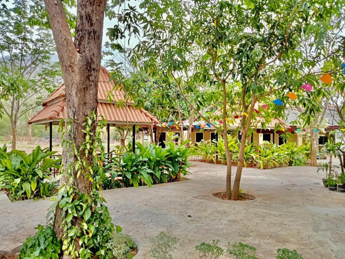 Erawan Guesthouse Паксе Екстериор снимка