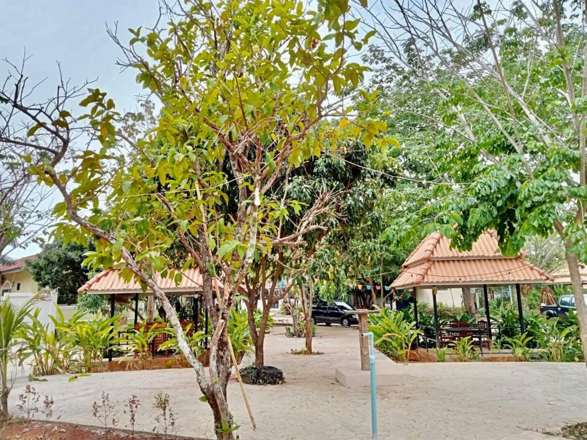 Erawan Guesthouse Паксе Екстериор снимка