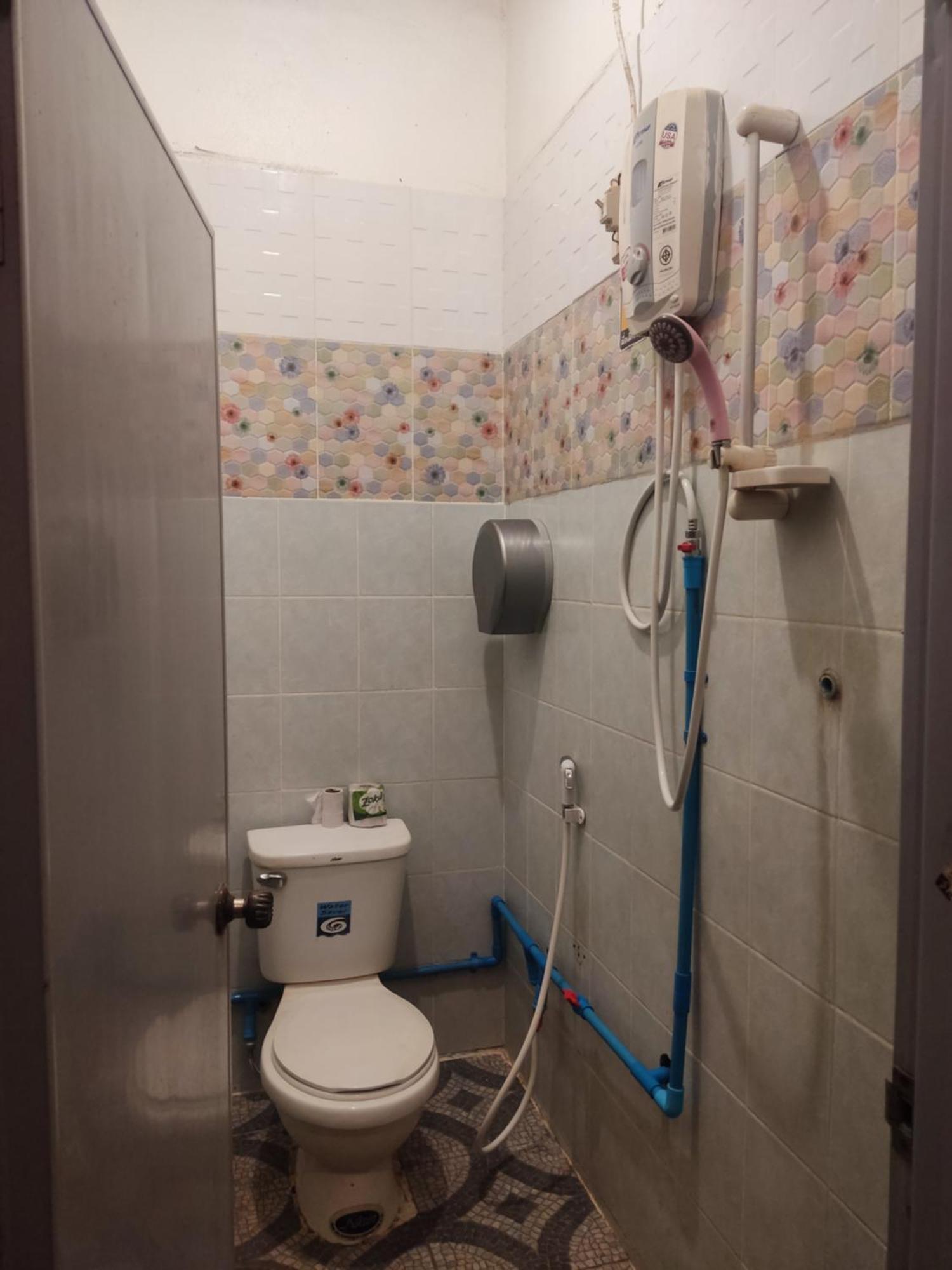 Erawan Guesthouse Паксе Екстериор снимка