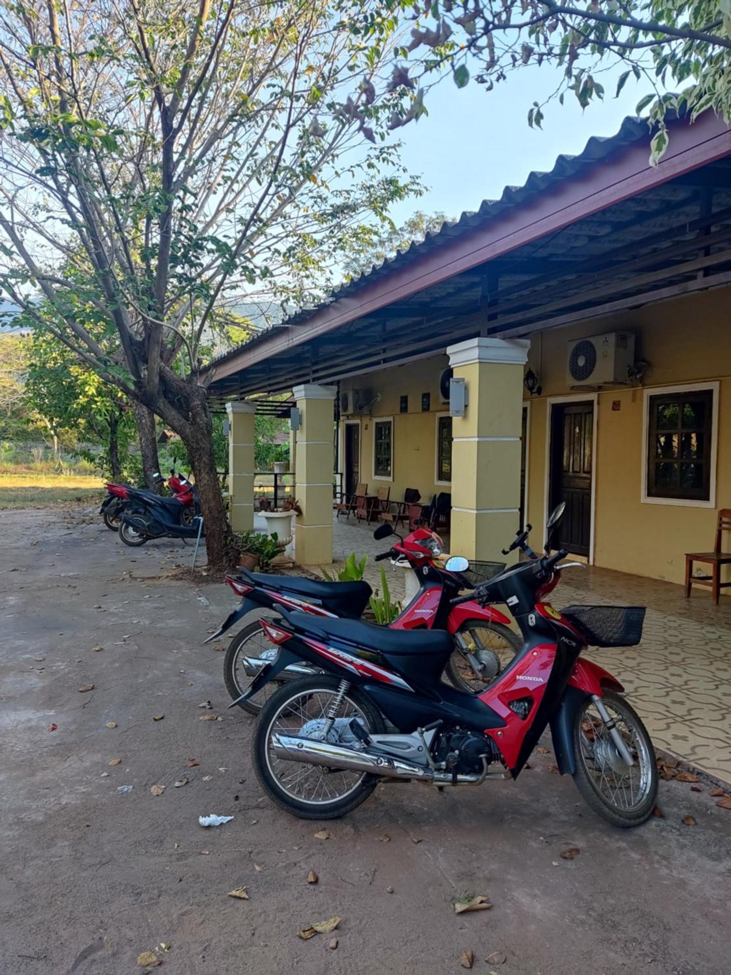 Erawan Guesthouse Паксе Екстериор снимка
