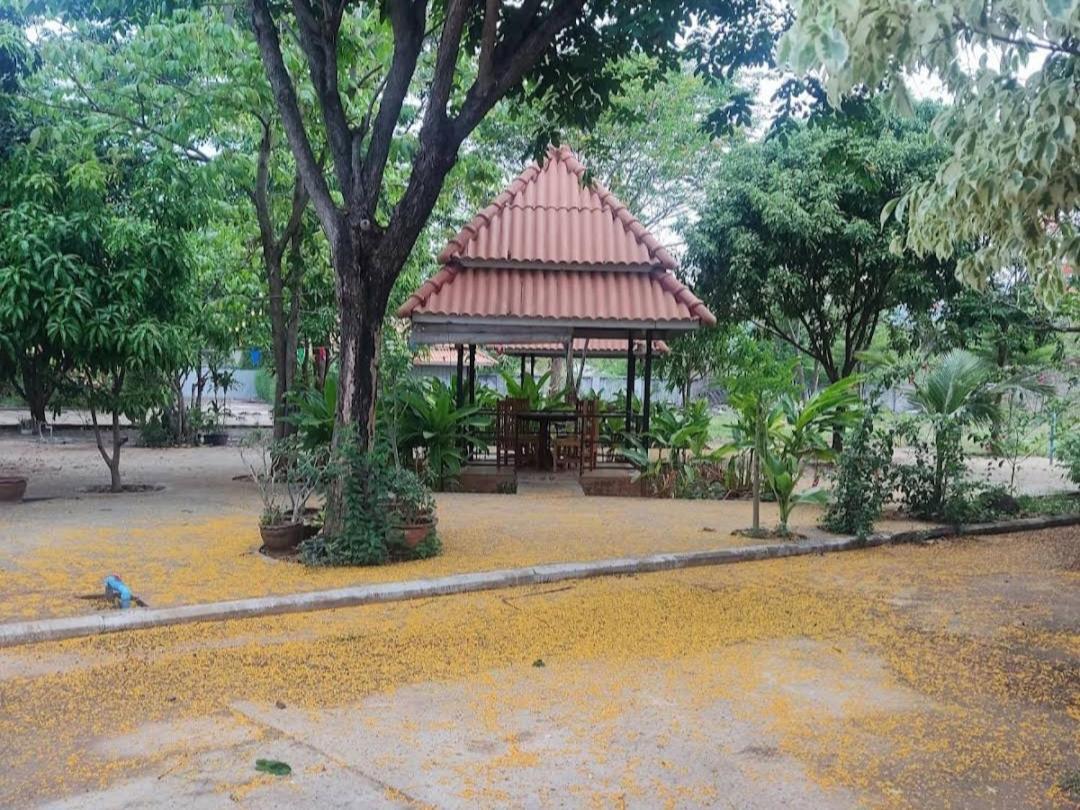 Erawan Guesthouse Паксе Екстериор снимка