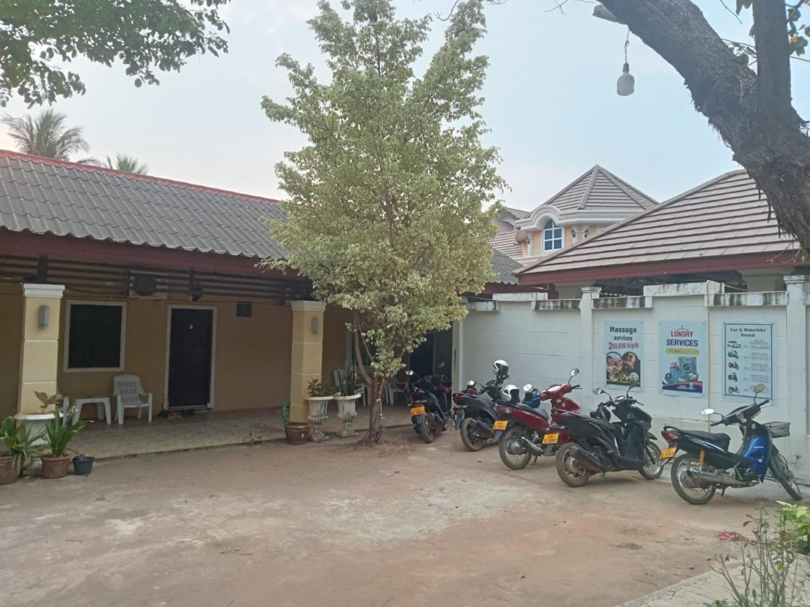 Erawan Guesthouse Паксе Екстериор снимка