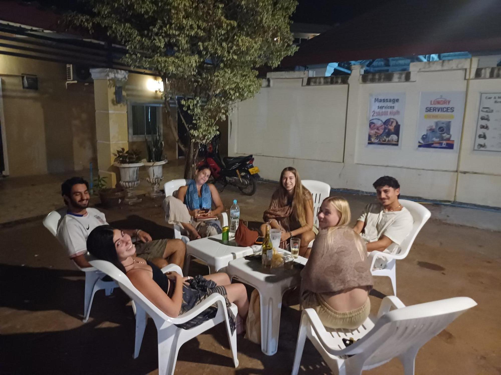 Erawan Guesthouse Паксе Екстериор снимка