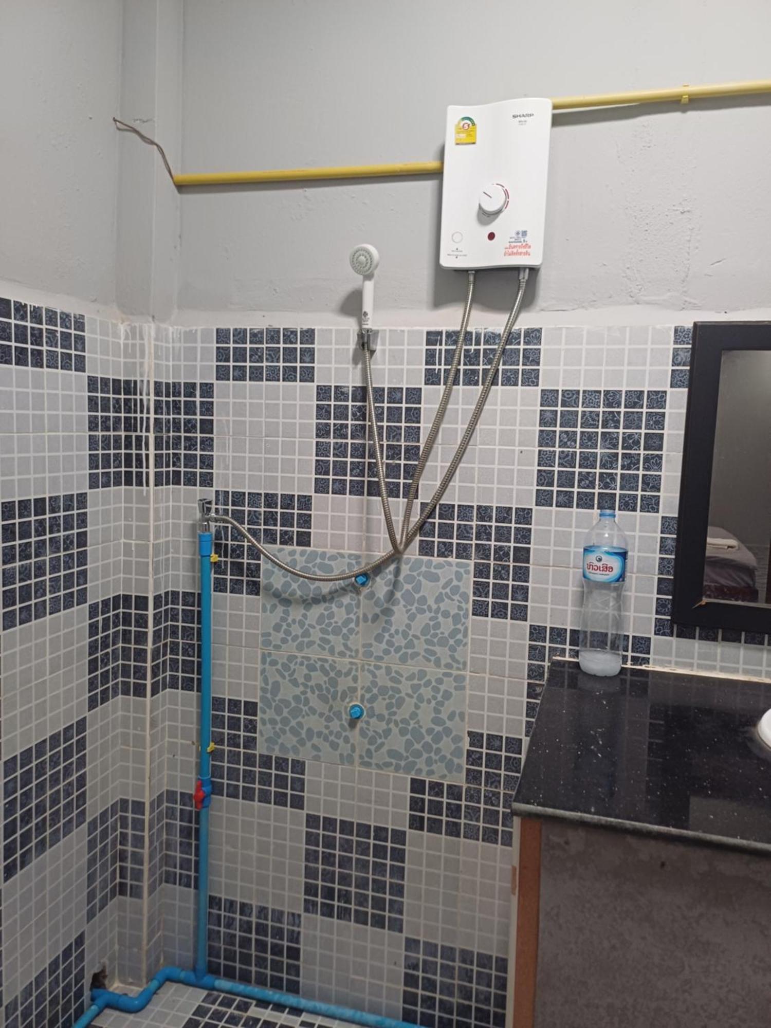 Erawan Guesthouse Паксе Екстериор снимка